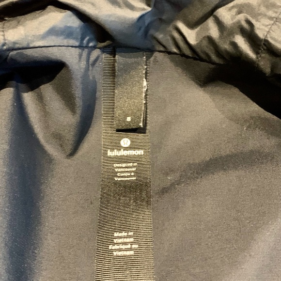 Lululemon Rain For Daze Jacket II Purple Camo Womens 8 - Picture 3 of 3
